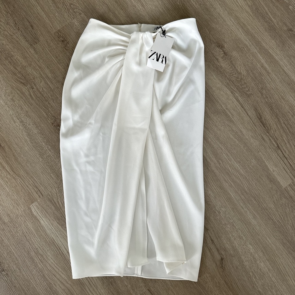Zara White Mid Zip Up Skirt